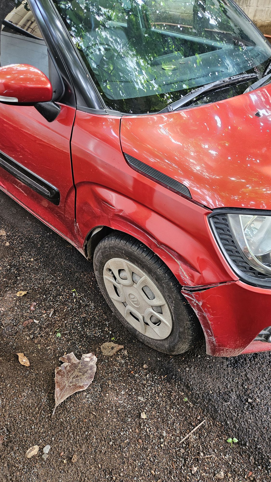 red ignis car, with lots of scratches :)