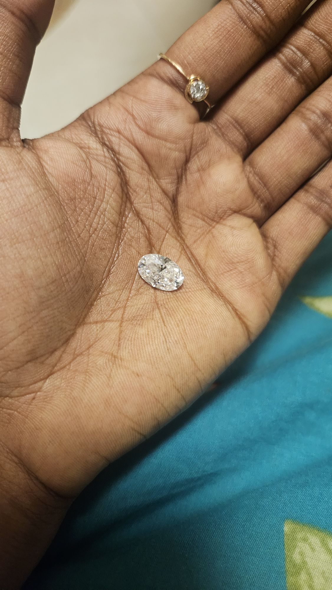 4 carat moissanite oval stone.. 